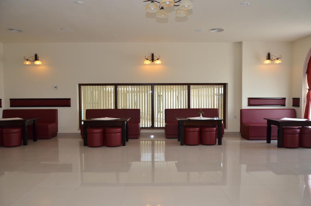 Hotel Restaurant La Conac Botiz ภายนอก รูปภาพ