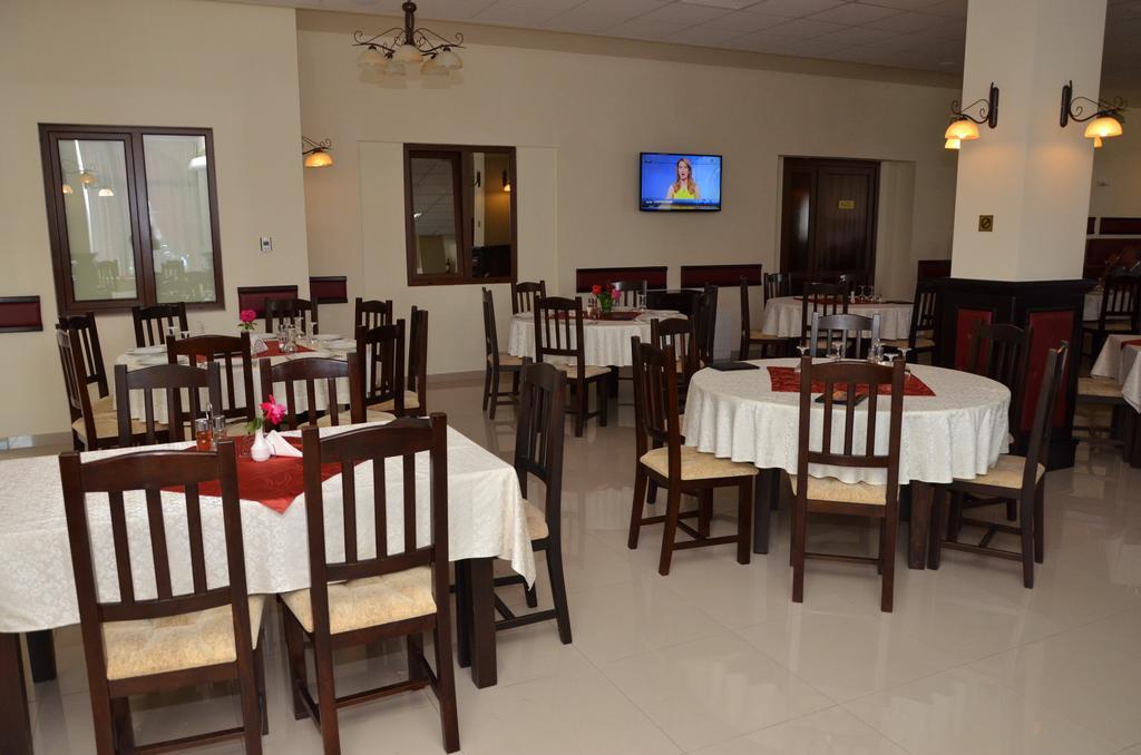 Hotel Restaurant La Conac Botiz ภายนอก รูปภาพ
