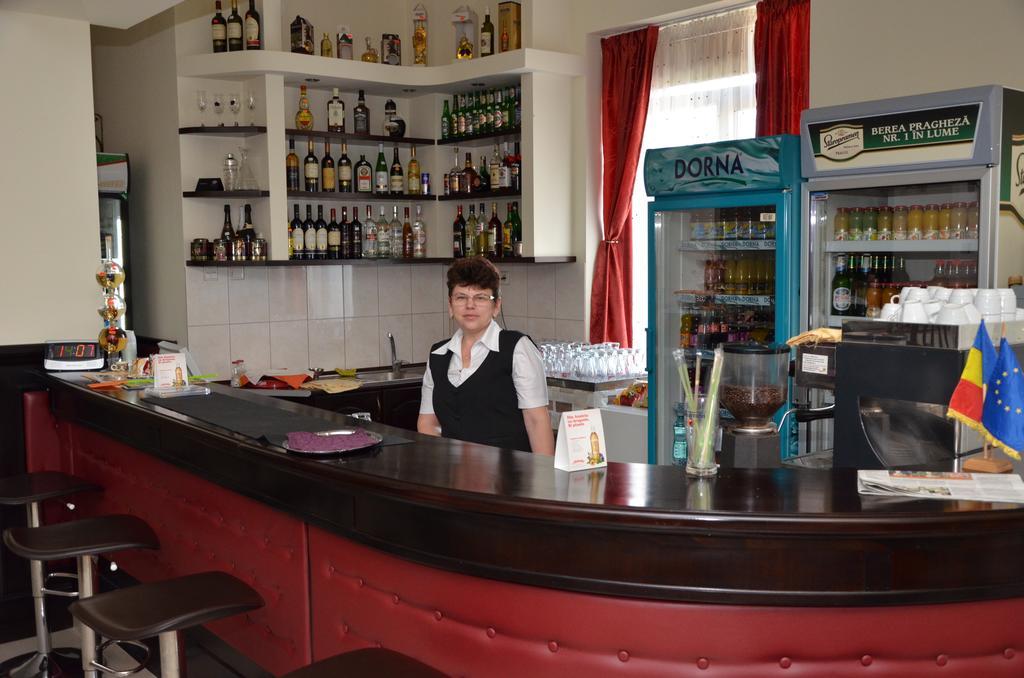 Hotel Restaurant La Conac Botiz ภายนอก รูปภาพ