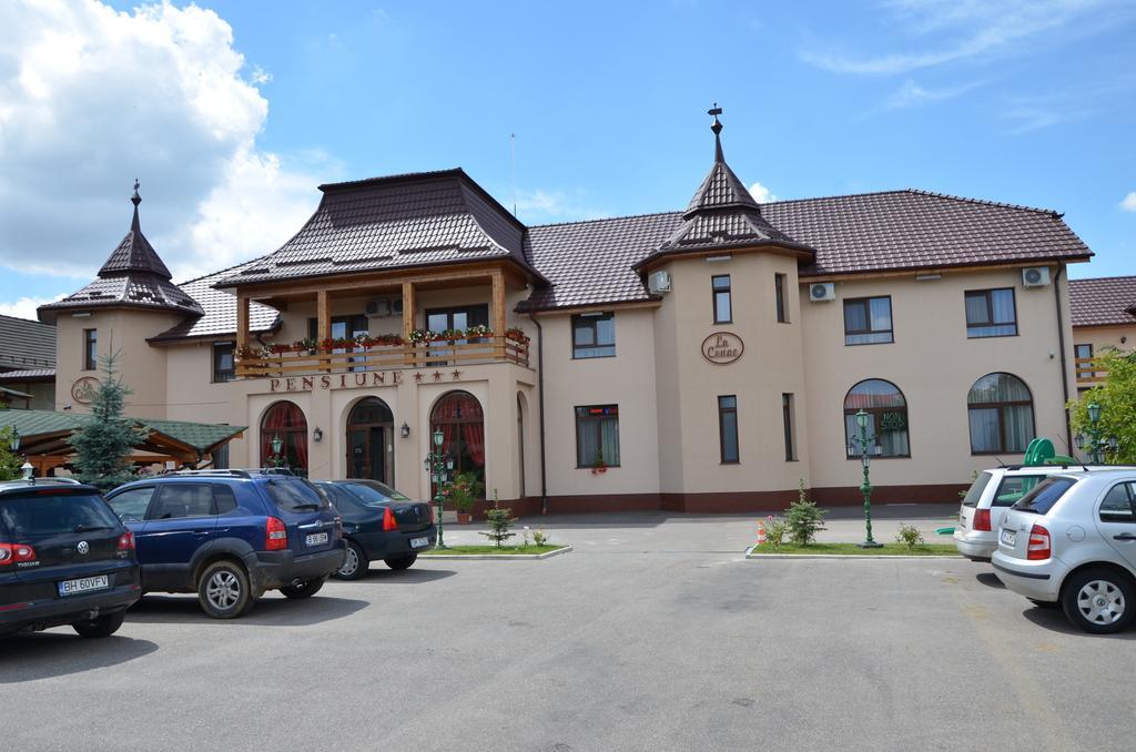 Hotel Restaurant La Conac Botiz ภายนอก รูปภาพ