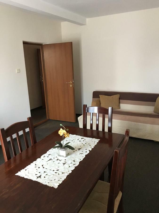 Hotel Restaurant La Conac Botiz ภายนอก รูปภาพ